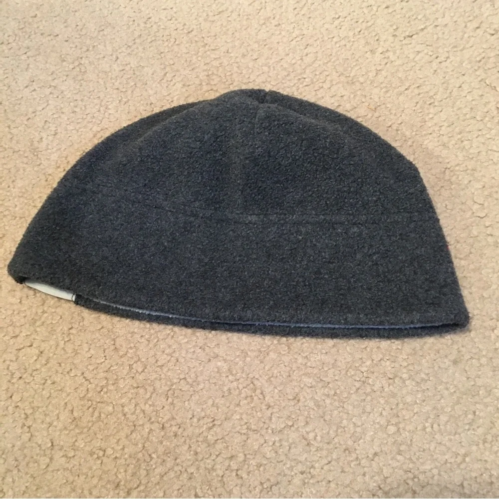 Vintage Old Navy Unisex Grey Skull Beanie in Very Good Condition